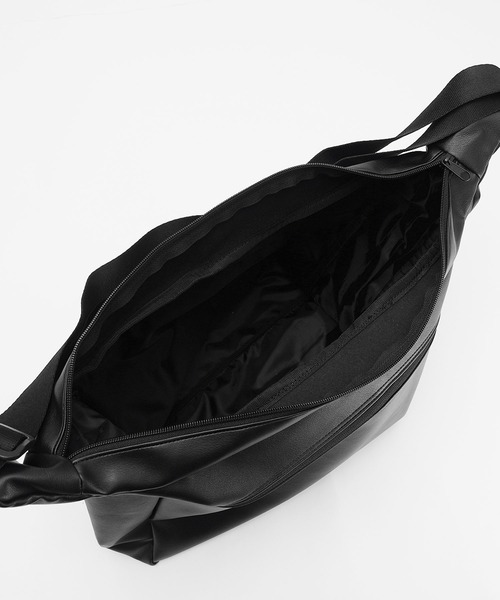 MinoriTY（マイノリティ）の「【MinoriTY select】PUレザースクエアショルダーバッグ メンズ ウィメンズ ユニセックス（ショルダーバッグ・メンズ・ブラック・FREE）」の8枚目の写真