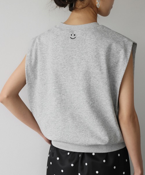 ELFRANK(エルフランク)の「ワンポイント刺繍 ノースリーブ スウェット トップス プルオーバー(Tシャツ/カットソー・レディース・グリーン/レッド/オフホワイト/グレー・FREE)」の1枚目の写真