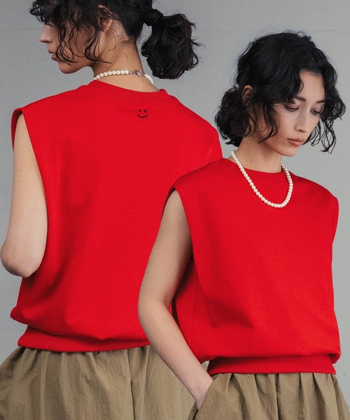 ELFRANK(エルフランク)の「ワンポイント刺繍 ノースリーブ スウェット トップス プルオーバー(Tシャツ/カットソー・レディース・グリーン/レッド/オフホワイト/グレー・FREE)」の4枚目の写真