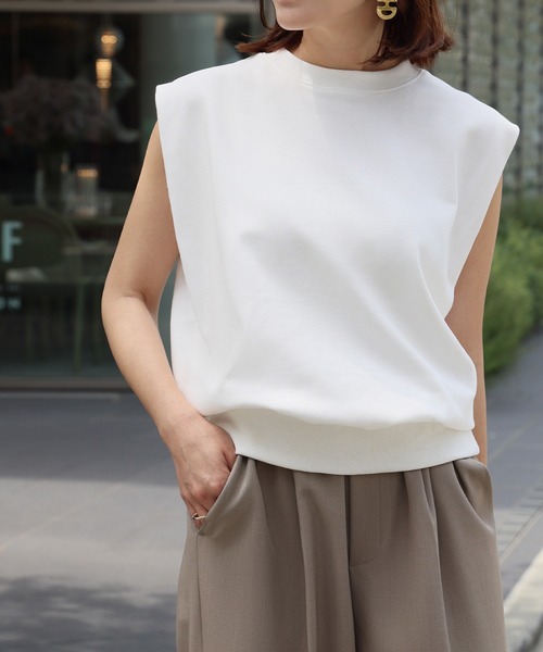 ELFRANK(エルフランク)の「ワンポイント刺繍 ノースリーブ スウェット トップス プルオーバー(Tシャツ/カットソー・レディース・グリーン/レッド/オフホワイト/グレー・FREE)」の6枚目の写真