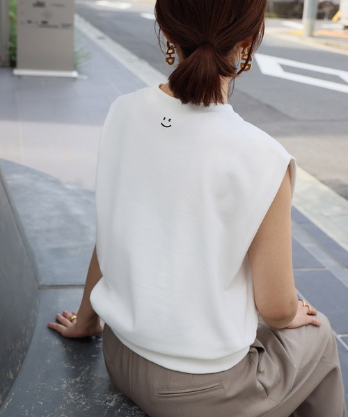 ELFRANK(エルフランク)の「ワンポイント刺繍 ノースリーブ スウェット トップス プルオーバー(Tシャツ/カットソー・レディース・グリーン/レッド/オフホワイト/グレー・FREE)」の9枚目の写真