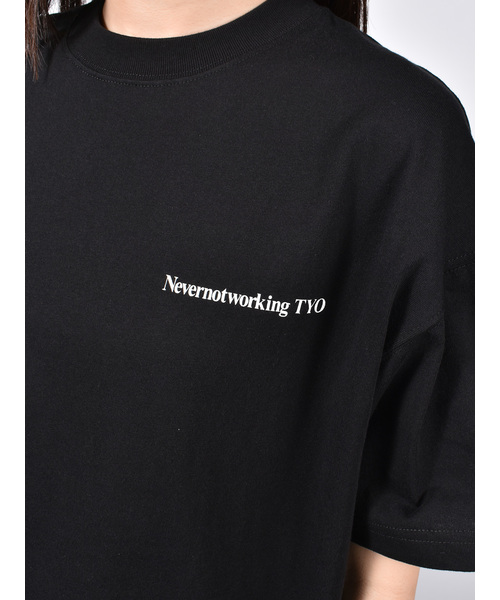 Import & Select(インポートアンドセレクト)の「【Nevernotworking】モンスターアルファベットバックプリントBIGTEE ビッグシルエットショートスリーブT 半袖Tシャツ(Tシャツ/カットソー・メンズ・ホワイト/ブラック・3/2)」の4枚目の写真