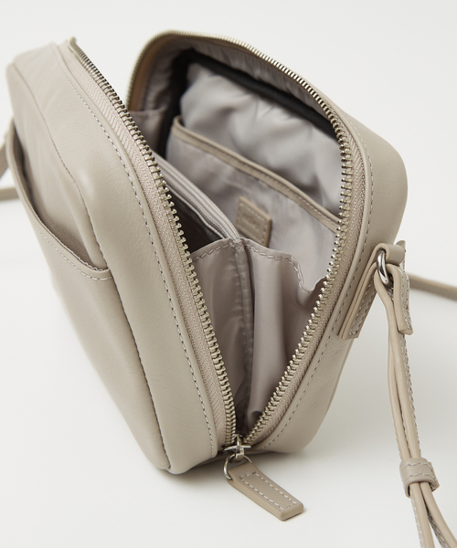 collex(コレックス)の「マルチミニショルダーバッグ(ショルダーバッグ・レディース・グレイッシュベージュ/ブラック・フリー)」の14枚目の写真