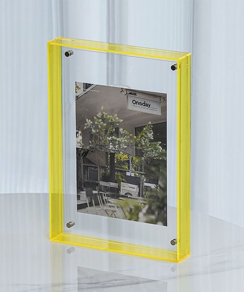 ammy.（エイミードット）の「【 ammy. / エイミードット 】 透明 カラーアクリル フォトスタンド（フォトフレーム・レディース・オレンジ/パープル/ライトピンク/グリーン/ライトグリーン/フューシャピンク/クリア/マルチ/ピンク/レッド/イエロー/ダークブルー・FREE）」の5枚目の写真