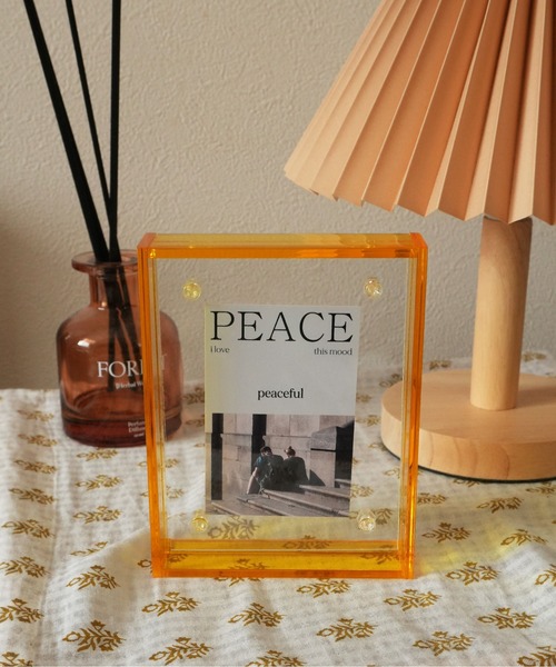 ammy.（エイミードット）の「【 ammy. / エイミードット 】 透明 カラーアクリル フォトスタンド（フォトフレーム・レディース・オレンジ/パープル/ライトピンク/グリーン/ライトグリーン/フューシャピンク/クリア/マルチ/ピンク/レッド/イエロー/ダークブルー・FREE）」の10枚目の写真