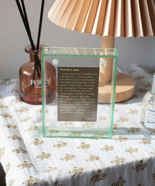 ammy.（エイミードット）の「【 ammy. / エイミードット 】 透明 カラーアクリル フォトスタンド（フォトフレーム・レディース・オレンジ/パープル/ライトピンク/グリーン/ライトグリーン/フューシャピンク/クリア/マルチ/ピンク/レッド/イエロー/ダークブルー・FREE）」の2枚目の写真