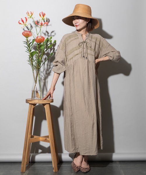 lodie（ロディ）の「胸元レース ロングワンピース（ワンピース・レディース・ベージュ/ブラック・FREE）」の3枚目の写真