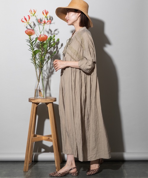 lodie（ロディ）の「胸元レース ロングワンピース（ワンピース・レディース・ベージュ/ブラック・FREE）」の5枚目の写真