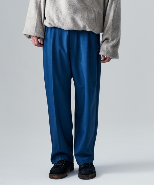 glamb(グラム)の「Blue Noise Tuck Slacks / ブルーノイズタックスラックス(スラックス・メンズ・ブルー/ブラック・S/M/L)」の2枚目の写真