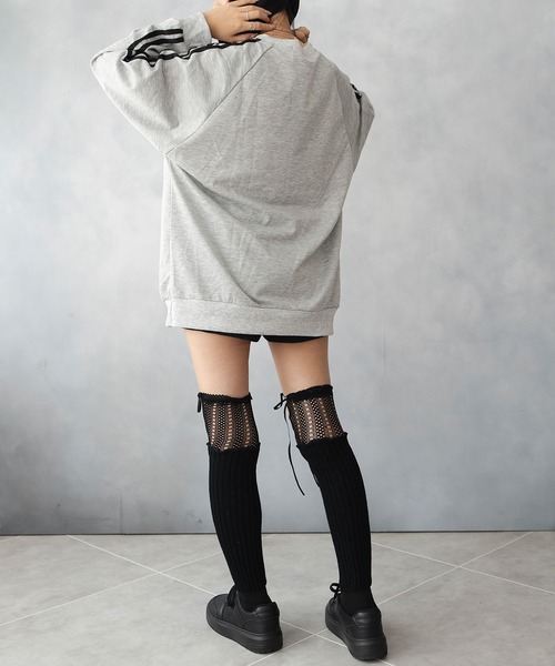 Asterellivi(アステレリビ)の「ゆるっとした シルエット ライン切り替え スエット トレーナー(スウェット・レディース・グレー/ブラック・FREE)」の22枚目の写真