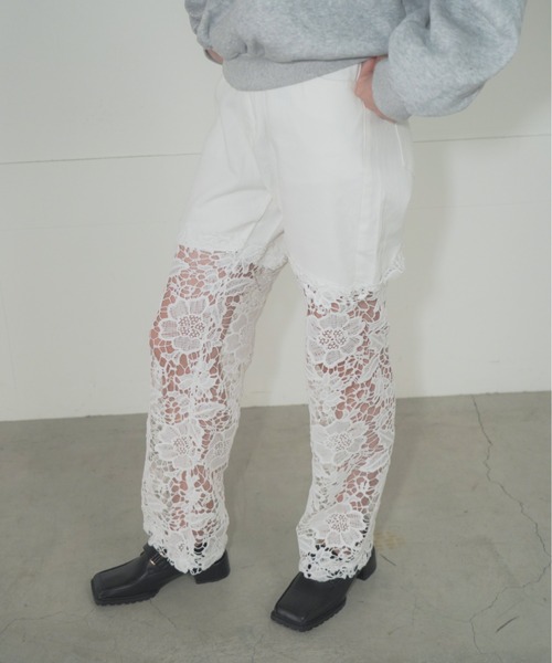Mirette(ミレット)の「フローラルレースワイドデニム / Floral Lace Wide Denim(デニムパンツ・レディース・ライトブルー/ホワイト/グレー・MEDIUM/SMALL)」の1枚目の写真