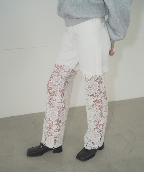 Mirette(ミレット)の「フローラルレースワイドデニム / Floral Lace Wide Denim(デニムパンツ・レディース・ライトブルー/ホワイト/グレー・MEDIUM/SMALL)」の9枚目の写真