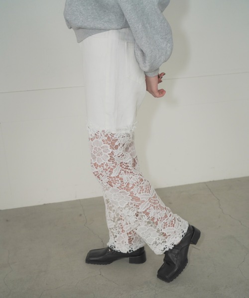 Mirette(ミレット)の「フローラルレースワイドデニム / Floral Lace Wide Denim(デニムパンツ・レディース・ライトブルー/ホワイト/グレー・MEDIUM/SMALL)」の10枚目の写真