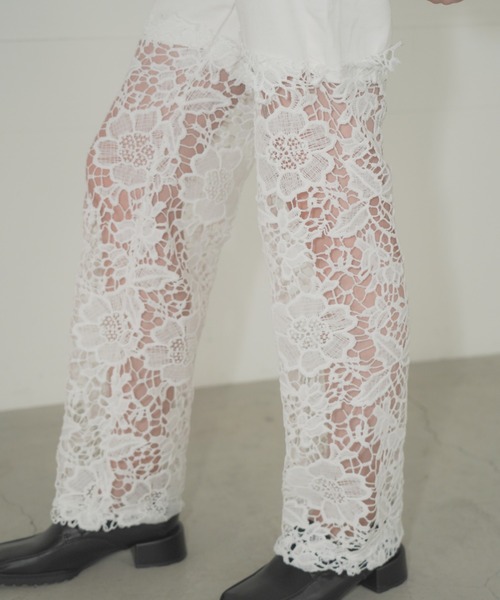 Mirette(ミレット)の「フローラルレースワイドデニム / Floral Lace Wide Denim(デニムパンツ・レディース・ライトブルー/ホワイト/グレー・MEDIUM/SMALL)」の11枚目の写真