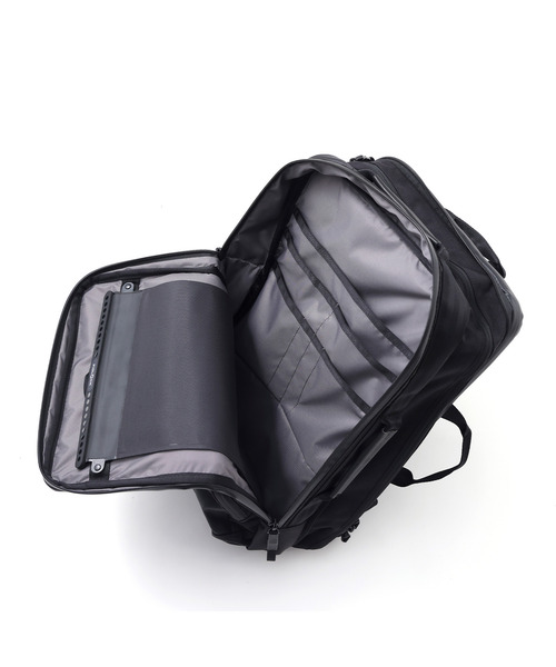 CHROME（クローム）の「［ CHROME / クローム ］AXCEL BRIEF PACK LG BK_BLACK / アクセル ブリーフパック ラージ ブラック 耐水 18L-36L バックパック ビジネスバッグ トラベルバッグ 完全防水ポケット 15インチPC収納（バックパック/リュック・メンズ・ブラック・FREE）」の2枚目の写真