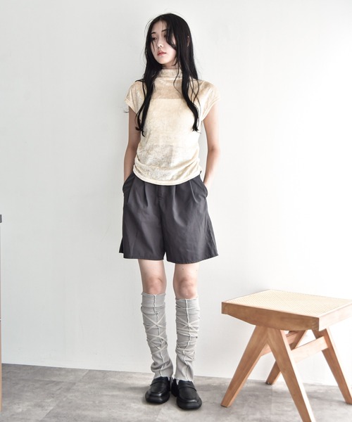 Y/lim(イリム)の「シアーベロアモックネックフレンチTシャツ(Tシャツ/カットソー・レディース・ベージュ/グレー/ブラウン/ブラック・M)」の13枚目の写真