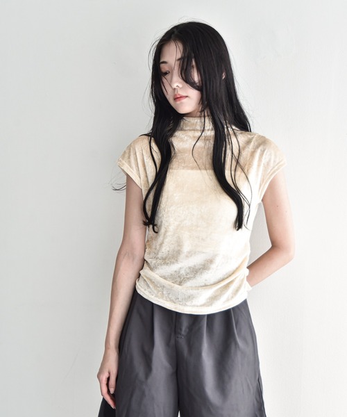 Y/lim(イリム)の「シアーベロアモックネックフレンチTシャツ(Tシャツ/カットソー・レディース・ベージュ/グレー/ブラウン/ブラック・M)」の7枚目の写真