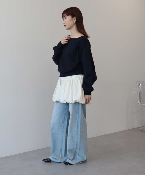 earth music&ecology（アースミュージックアンドエコロジー）の「ショート丈ワンポイント刺繍オフショルスウェット（スウェット・レディース・ピンク/ホワイト系その他/ネイビー・FREE）」の7枚目の写真