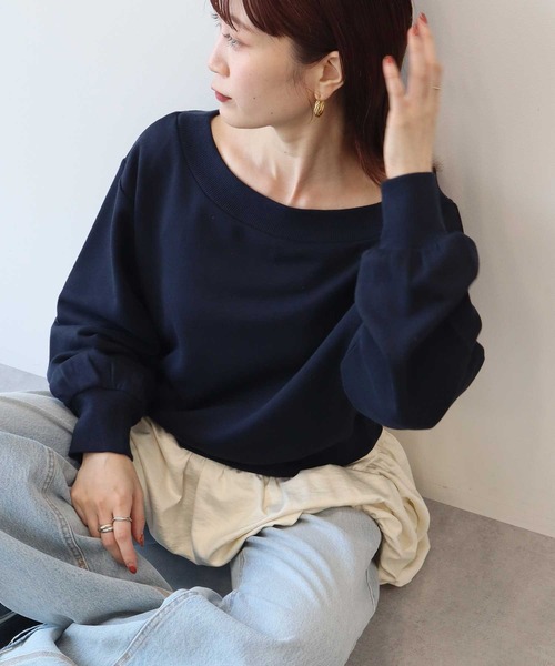 earth music&ecology（アースミュージックアンドエコロジー）の「ショート丈ワンポイント刺繍オフショルスウェット（スウェット・レディース・ピンク/ホワイト系その他/ネイビー・FREE）」の9枚目の写真