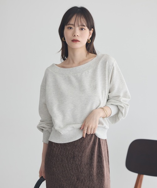 earth music&ecology（アースミュージックアンドエコロジー）の「ショート丈ワンポイント刺繍オフショルスウェット（スウェット・レディース・ピンク/ホワイト系その他/ネイビー・FREE）」の21枚目の写真