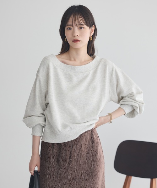 earth music&ecology（アースミュージックアンドエコロジー）の「ショート丈ワンポイント刺繍オフショルスウェット（スウェット・レディース・ピンク/ホワイト系その他/ネイビー・FREE）」の22枚目の写真