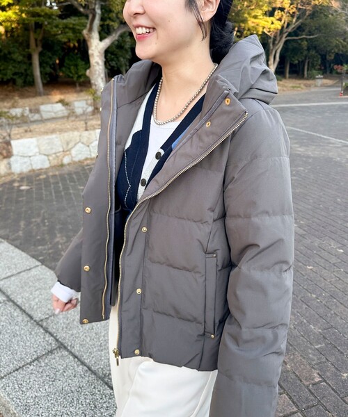 MICO COULIER（ミコクリエ）の「《撥水》ストレッチライトタフタショートコート（ダウンジャケット/コート・レディース・キナリ/ブラック/チャコールグレー/グレイッシュベージュ・38）」の10枚目の写真