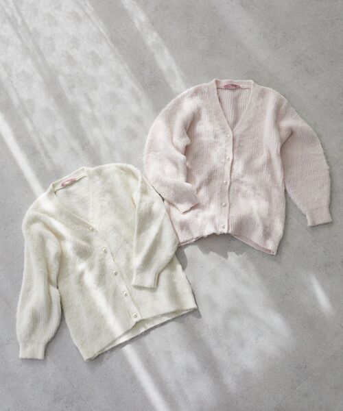 Maison de FLEUR（メゾンドフルール）の「フェザーヤーンカーディガン（カーディガン/ボレロ・レディース・アイボリー/ライトピンク・FREE）」の3枚目の写真