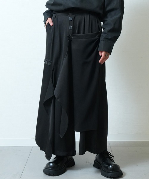 Out button asymmetry wide pants / アウトボタン アシンメトリー