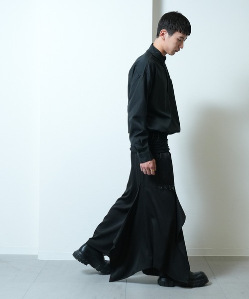 Ruze（ルゼ）の「Out button asymmetry wide pants / アウトボタン アシンメトリー ワイドパンツ（その他パンツ・メンズ・ブラック・FREE）」の8枚目の写真