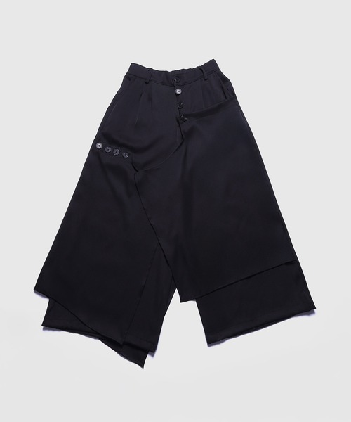Ruze（ルゼ）の「Out button asymmetry wide pants / アウトボタン アシンメトリー ワイドパンツ（その他パンツ・メンズ・ブラック・FREE）」の3枚目の写真