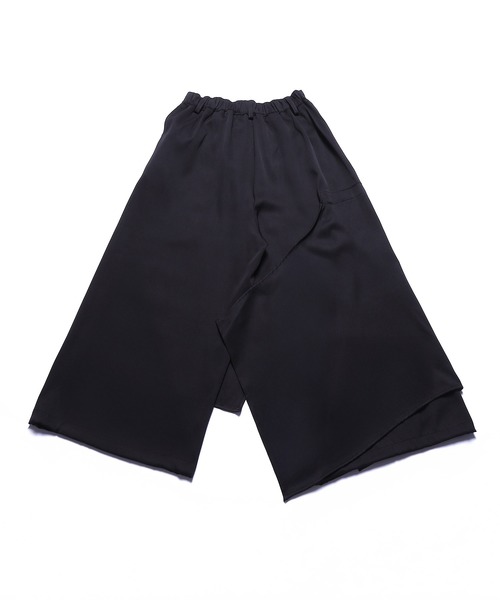 Ruze（ルゼ）の「Out button asymmetry wide pants / アウトボタン アシンメトリー ワイドパンツ（その他パンツ・メンズ・ブラック・FREE）」の4枚目の写真