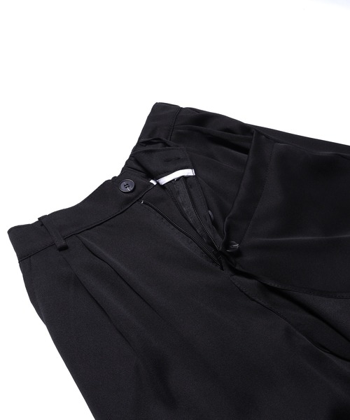Ruze（ルゼ）の「Out button asymmetry wide pants / アウトボタン アシンメトリー ワイドパンツ（その他パンツ・メンズ・ブラック・FREE）」の5枚目の写真