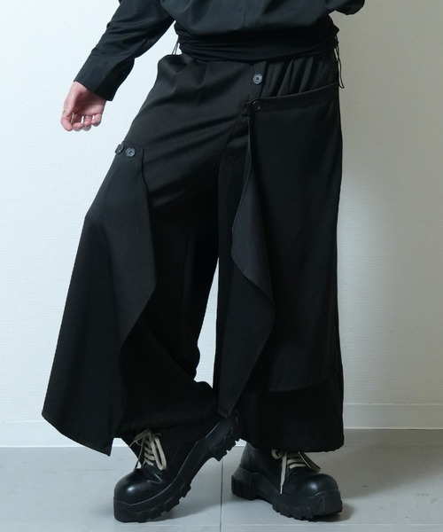 Ruze（ルゼ）の「Out button asymmetry wide pants / アウトボタン アシンメトリー ワイドパンツ（その他パンツ・メンズ・ブラック・FREE）」の11枚目の写真