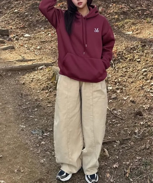 MUCENT（ムセント）の「【MUCENT】ブランド直輸入正規品/MUCENT シグネチャー ベーシック ロゴ フードT ユニセックス MUCENT SIGNATURE BASIC LOGO HOOD T UNISEX（パーカー・レディース・ブラック/レッド/モカ/チャコール・FREE）」の5枚目の写真