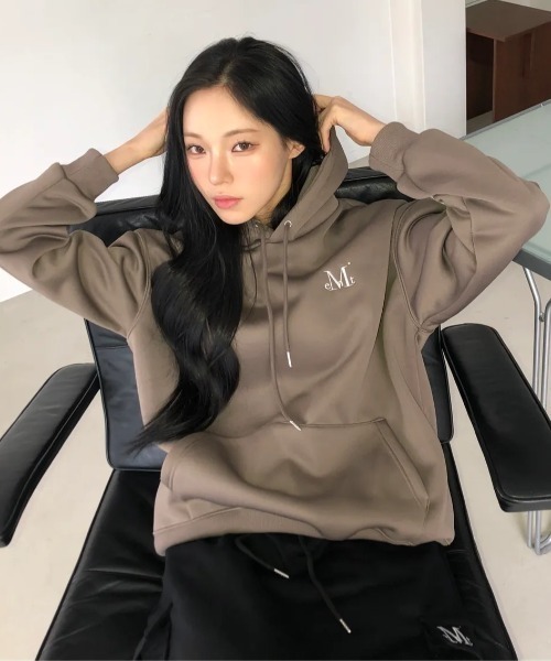 MUCENT（ムセント）の「【MUCENT】ブランド直輸入正規品/MUCENT シグネチャー ベーシック ロゴ フードT ユニセックス MUCENT SIGNATURE BASIC LOGO HOOD T UNISEX（パーカー・レディース・ブラック/レッド/モカ/チャコール・FREE）」の12枚目の写真