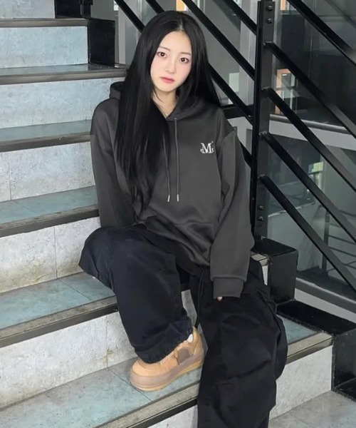 MUCENT（ムセント）の「【MUCENT】ブランド直輸入正規品/MUCENT シグネチャー ベーシック ロゴ フードT ユニセックス MUCENT SIGNATURE BASIC LOGO HOOD T UNISEX（パーカー・レディース・ブラック/レッド/モカ/チャコール・FREE）」の13枚目の写真