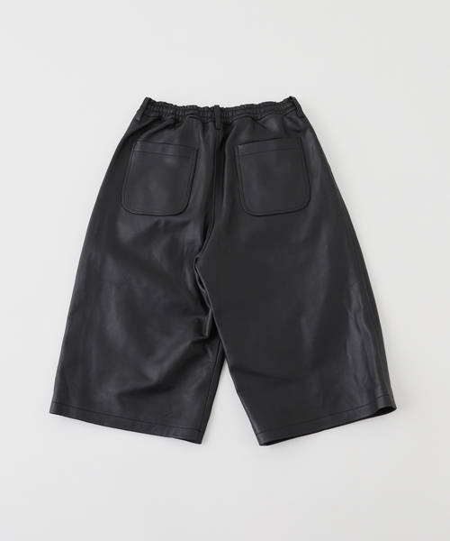 JOURNAL STANDARD（ジャーナルスタンダード）の「レザー クォーター パンツ（その他パンツ・メンズ・ブラック・MEDIUM/LARGE）」の2枚目の写真