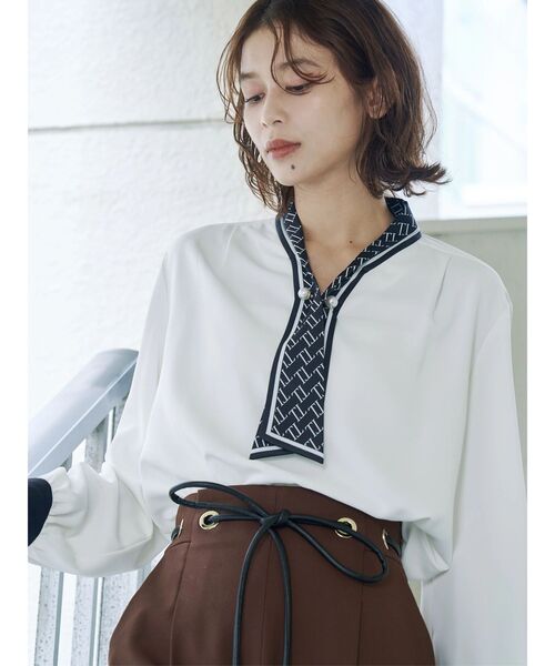 TONAL（トーナル）の「スカーフタイパールブラウス（シャツ/ブラウス・レディース・オフホワイト/ネイビー/ベージュ・MEDIUM）」の3枚目の写真