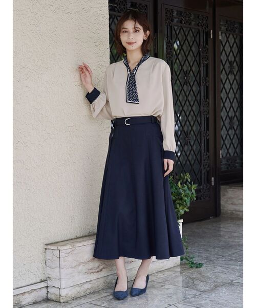 TONAL（トーナル）の「スカーフタイパールブラウス（シャツ/ブラウス・レディース・オフホワイト/ネイビー/ベージュ・MEDIUM）」の13枚目の写真