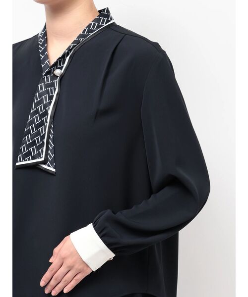 TONAL（トーナル）の「スカーフタイパールブラウス（シャツ/ブラウス・レディース・オフホワイト/ネイビー/ベージュ・MEDIUM）」の21枚目の写真