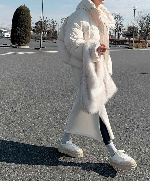 Flugge(フラッジー)の「フェイクファーハンドルバック(ハンドバッグ・レディース・アイボリー/チャコールグレー・FREE)」の11枚目の写真