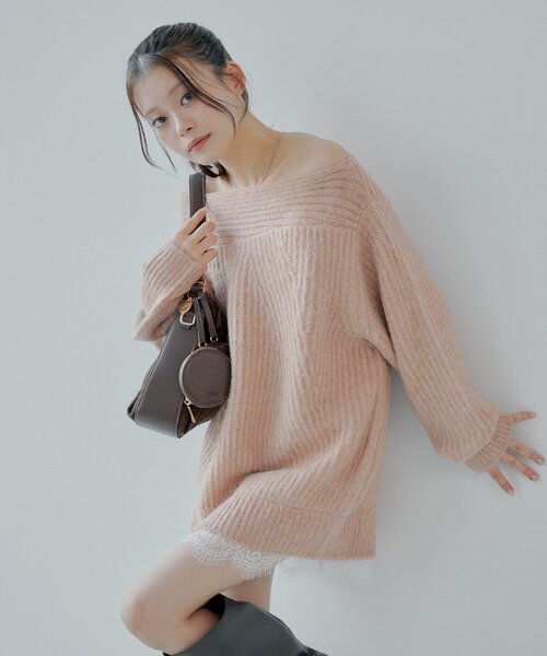 Chico（チコ）の「ワンショルレースニットミニワンピース（ワンピース・レディース・アイボリー/チャコールグレー/ピンク・FREE）」の3枚目の写真