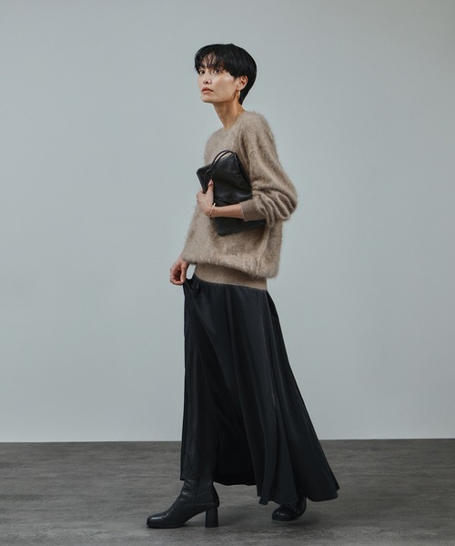 SALON adam et rope'（サロン アダム エ ロペ）の「ブラッシュドカシミヤクルーネックニットプルオーバー（ニット/セーター・レディース・ベージュ系その他/ネイビー・FREE）」の10枚目の写真