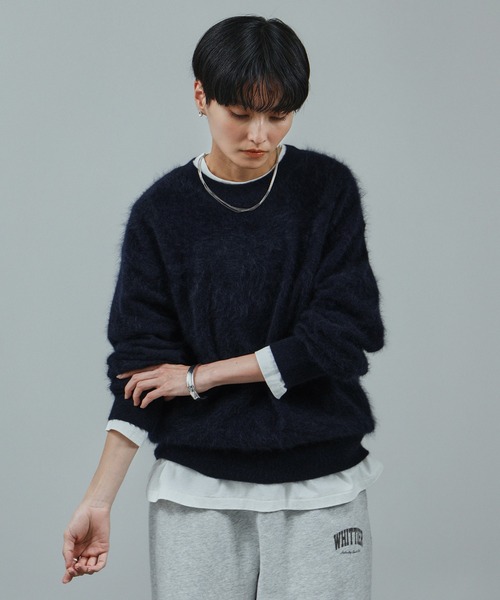 SALON adam et rope'（サロン アダム エ ロペ）の「ブラッシュドカシミヤクルーネックニットプルオーバー（ニット/セーター・レディース・ベージュ系その他/ネイビー・FREE）」の5枚目の写真