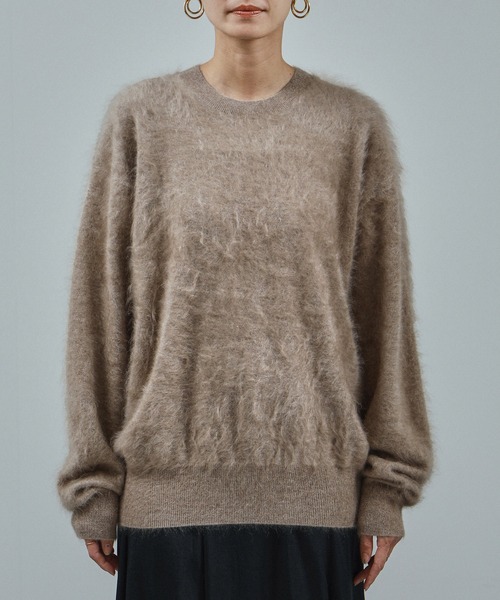 SALON adam et rope'（サロン アダム エ ロペ）の「ブラッシュドカシミヤクルーネックニットプルオーバー（ニット/セーター・レディース・ベージュ系その他/ネイビー・FREE）」の3枚目の写真