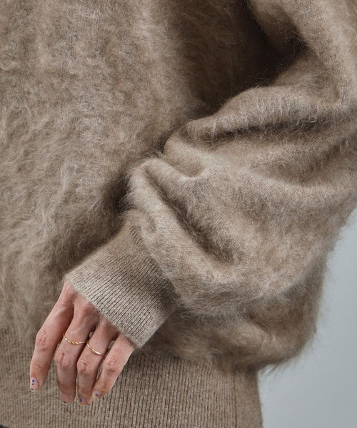SALON adam et rope'（サロン アダム エ ロペ）の「ブラッシュドカシミヤクルーネックニットプルオーバー（ニット/セーター・レディース・ベージュ系その他/ネイビー・FREE）」の16枚目の写真