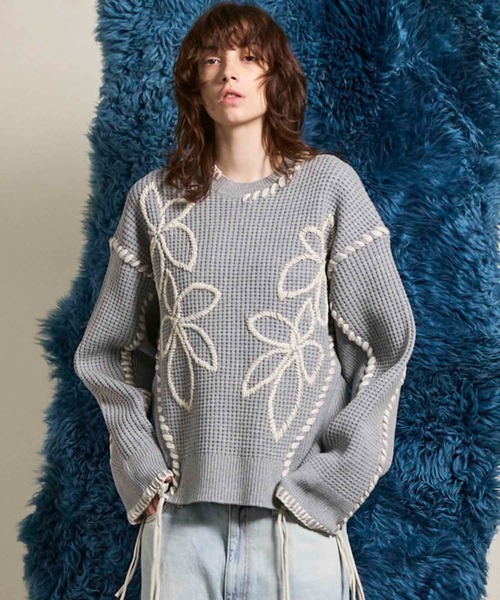 UNISEX》Oni-Waffle Flower Embroidery Prime-Over Crew Neck Knit