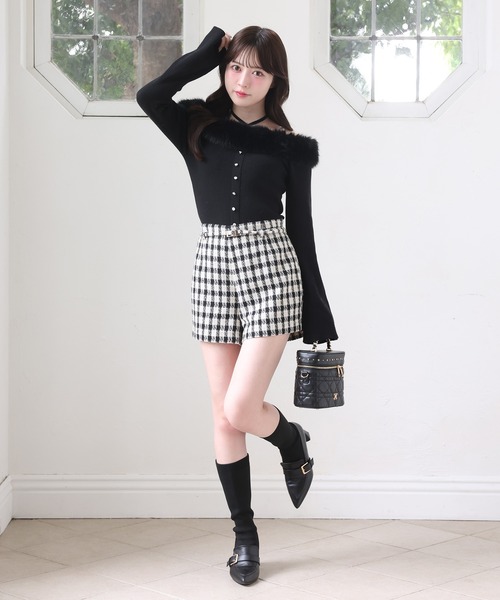 one after another NICE CLAUP（ワンアフターアナザーナイスクラップ）の「オフショルフェイクファーニット（ニット/セーター・レディース・ブラック/グレー/ピンク/アイボリー・FREE）」の6枚目の写真