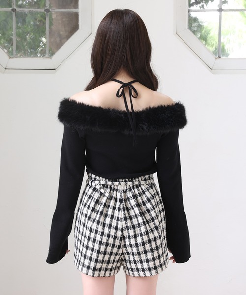 one after another NICE CLAUP（ワンアフターアナザーナイスクラップ）の「オフショルフェイクファーニット（ニット/セーター・レディース・ブラック/グレー/ピンク/アイボリー・FREE）」の10枚目の写真