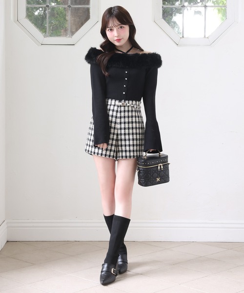 one after another NICE CLAUP（ワンアフターアナザーナイスクラップ）の「オフショルフェイクファーニット（ニット/セーター・レディース・ブラック/グレー/ピンク/アイボリー・FREE）」の5枚目の写真